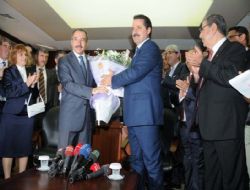 Dinçer, görevi Çelik'e devretti 